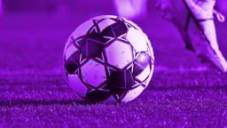 En närbild på en fotboll i Allsvenskan.