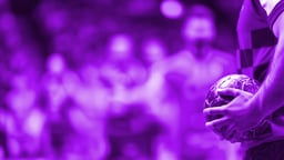 Handbollsspelare under ett möte handbolls-EM.